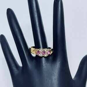 Vintage Gold Tone Band Ring With Pink And Clear Rhinestones (R389)